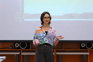 Выставка ботанических иллюстраций «Дары земли моей» завершила свою работу в Молодёжке