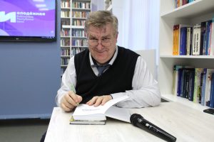 В Молодёжке прошла творческая встреча с писателем Анатолием Валевским